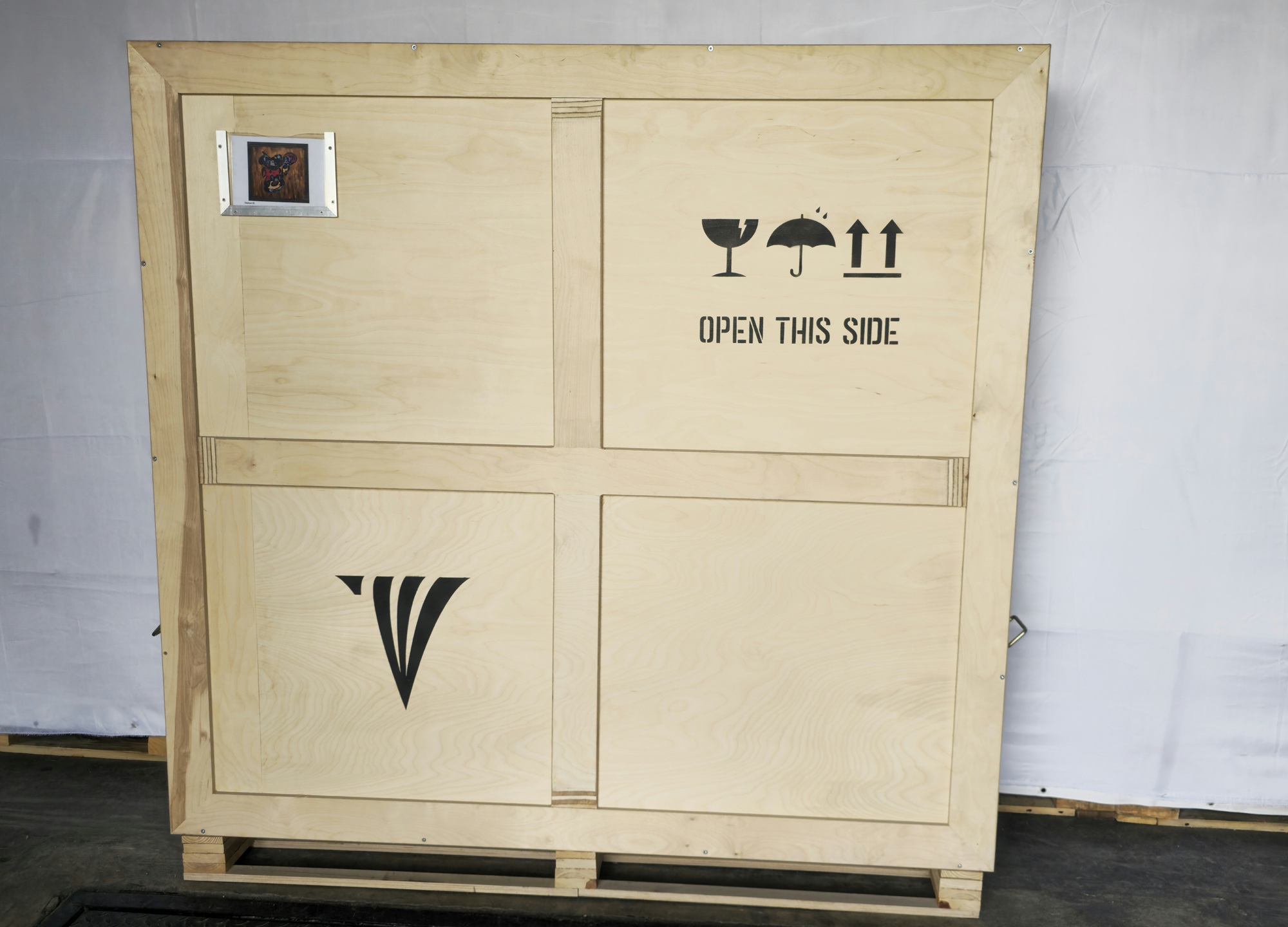 Transport crate for Darius III , 2005