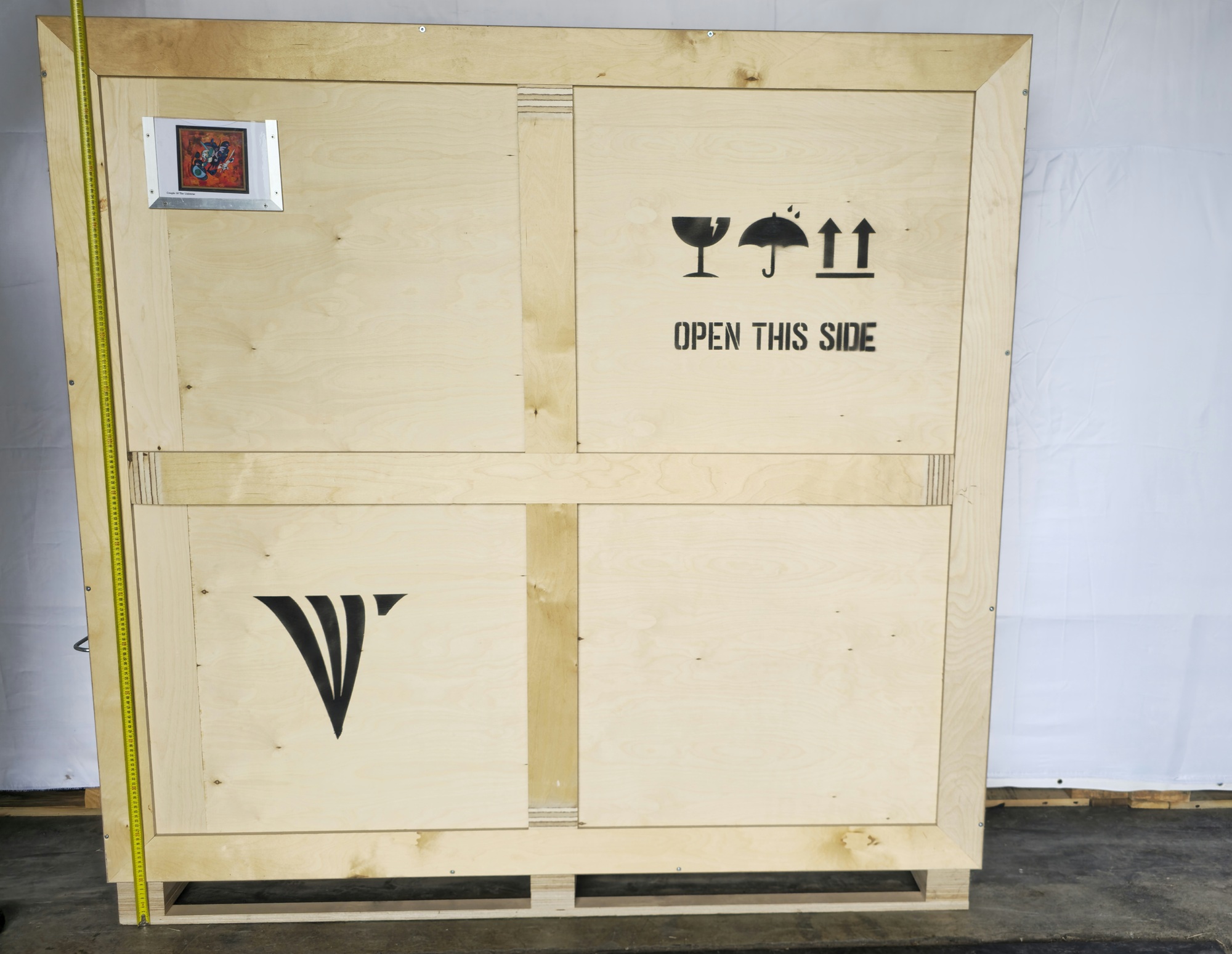 Crate height reference for The couple of the universe, 2006 with tape measure